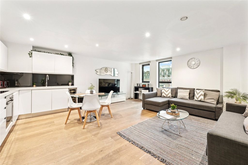 Property photo 1 of 13 Kitchen/Sitting Rom