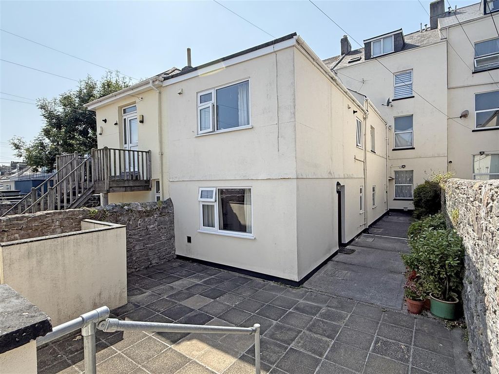 Property photo 1 of 7 Woodland Terrace 10 Flat 3 - Front.Jpg