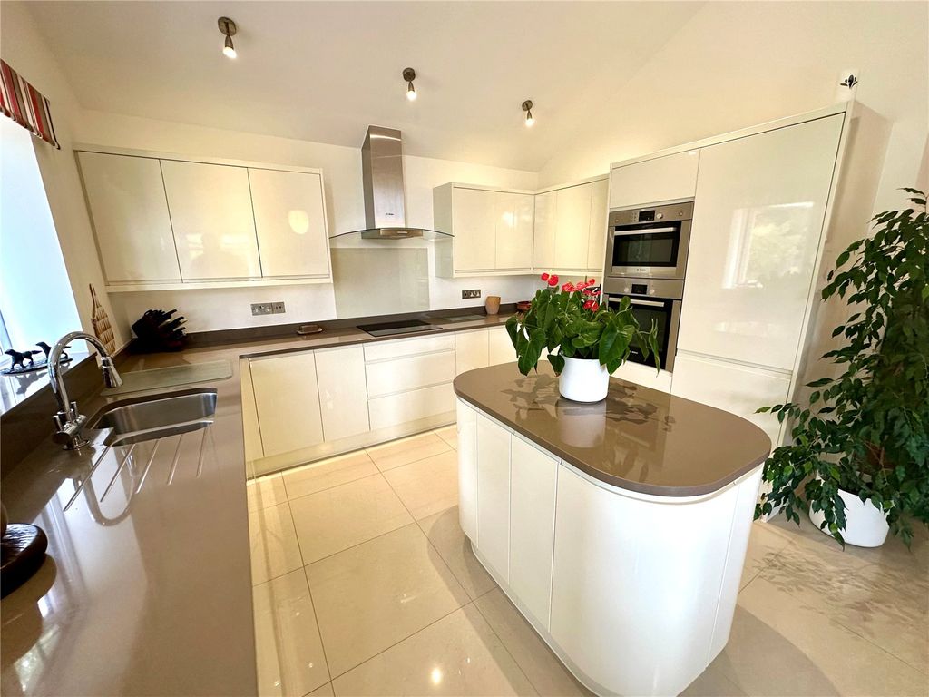 Property photo 3 of 15 Picture No. 04