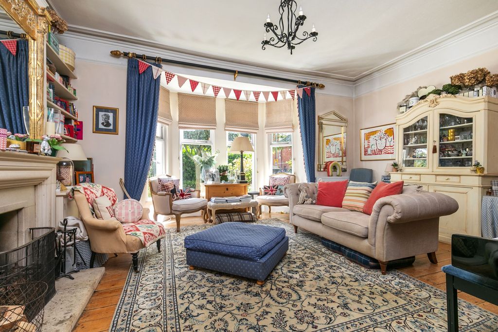 Property photo 2 of 19