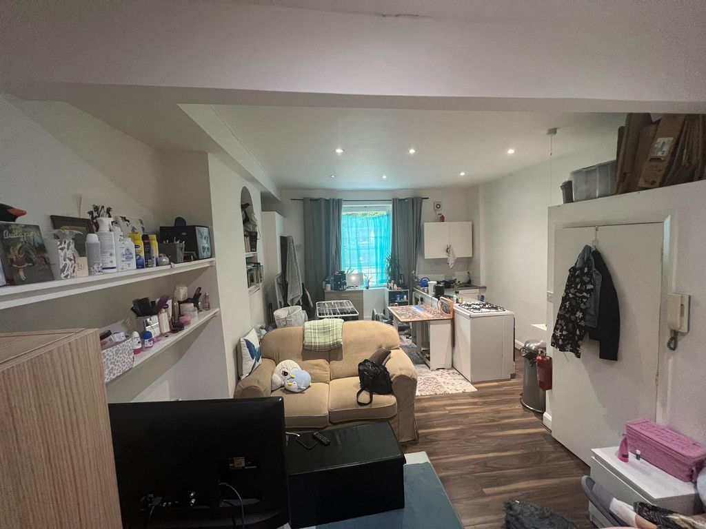Property photo 1 of 4