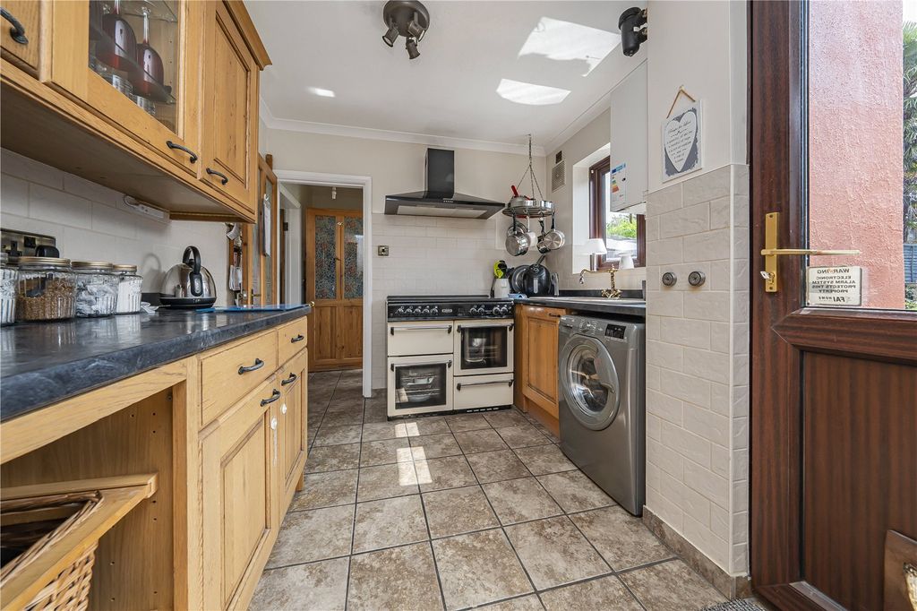 Property photo 3 of 12 Kitchen
