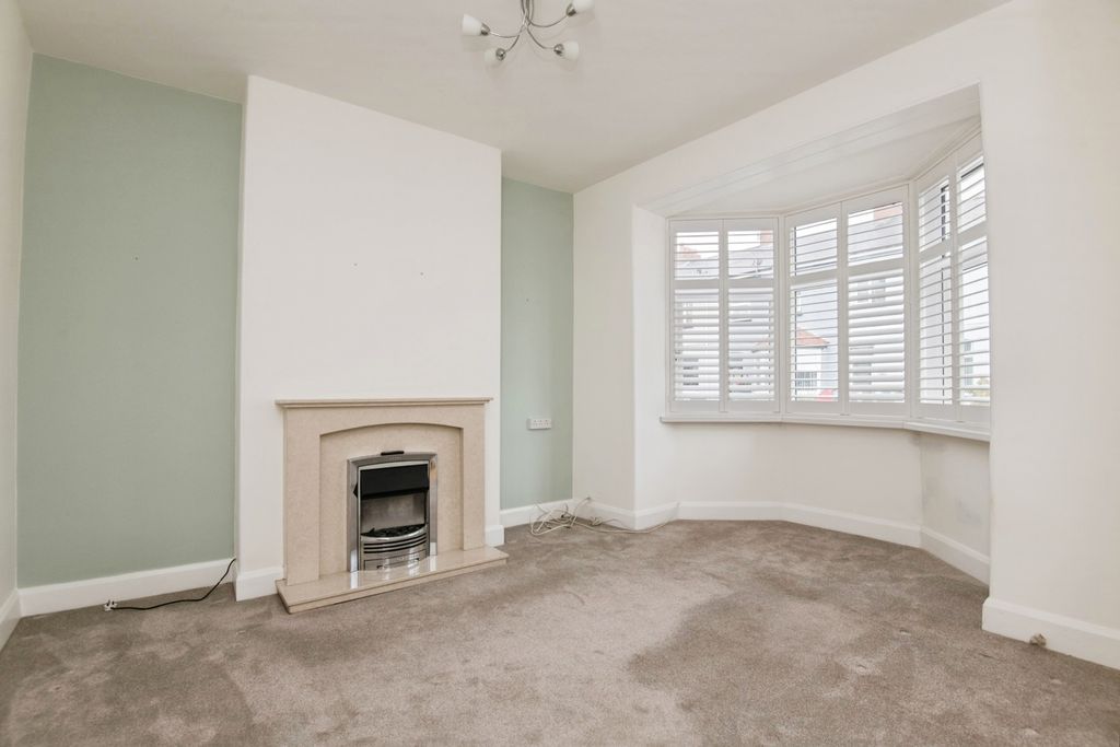Property photo 2 of 17 Photo