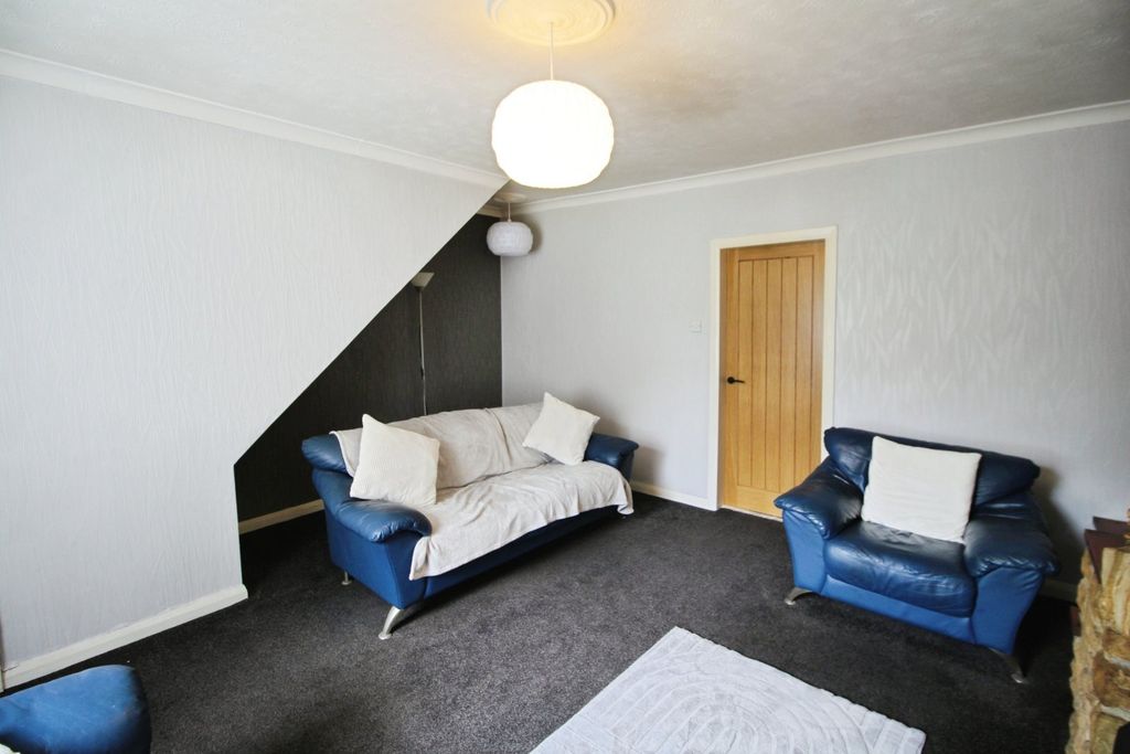 Property photo 2 of 16 Lounge
