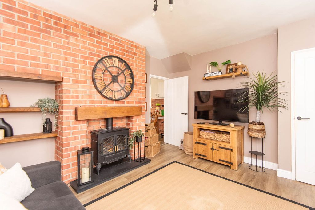 Property photo 2 of 20