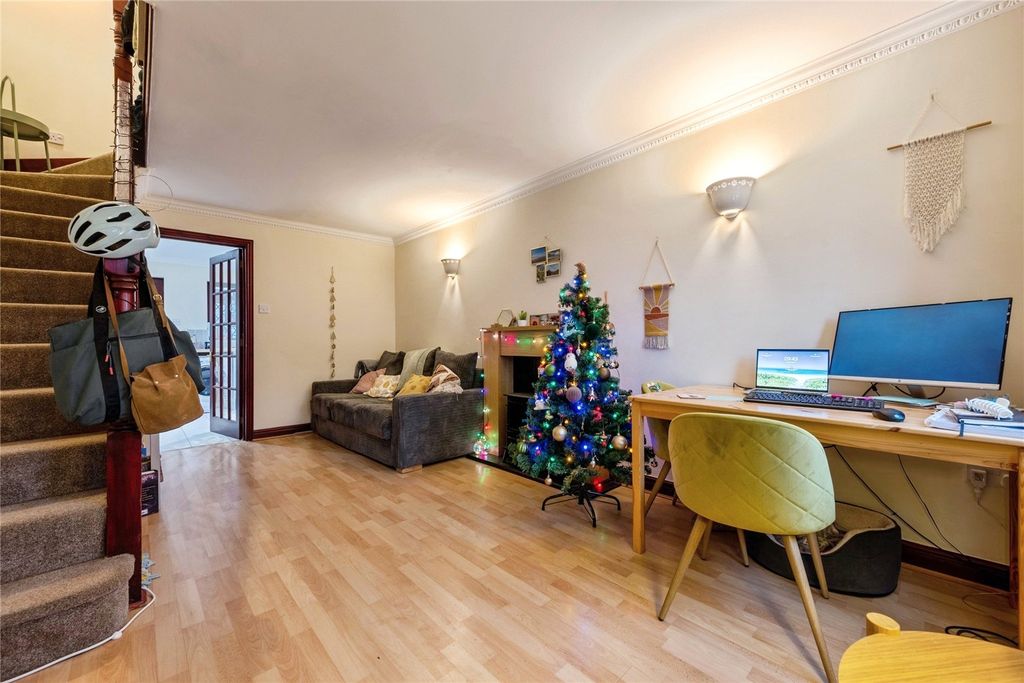 Property photo 2 of 15 Picture No. 12