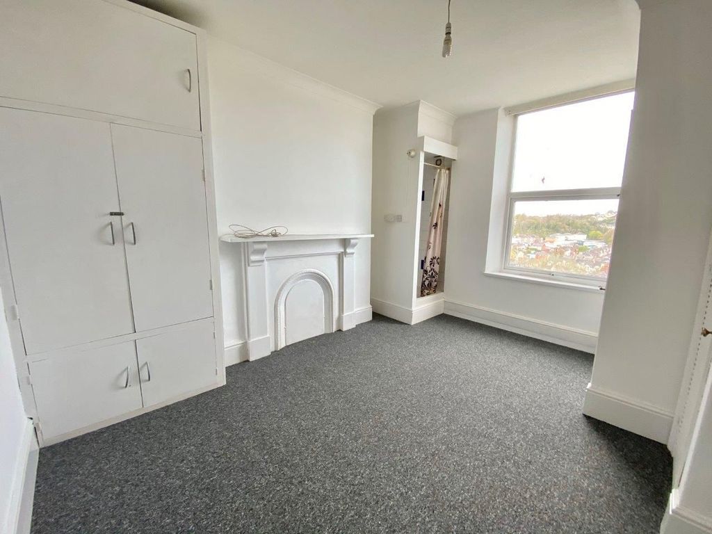 Property photo 3 of 6