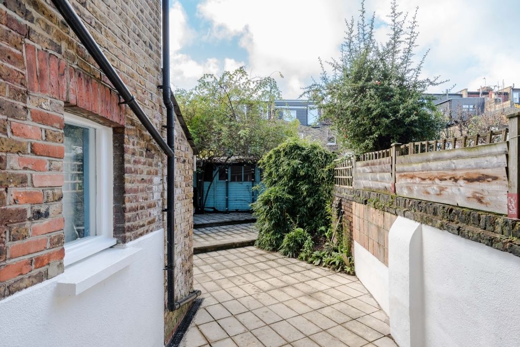 Property photo 2 of 9 4