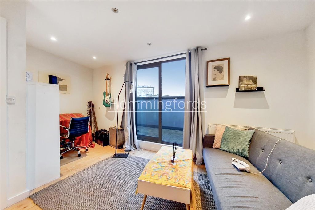 Property photo 3 of 10 2_Kitchen Reception-2.Jpg
