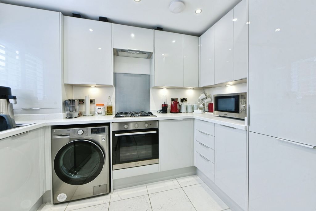 Property photo 2 of 17 Kitchen