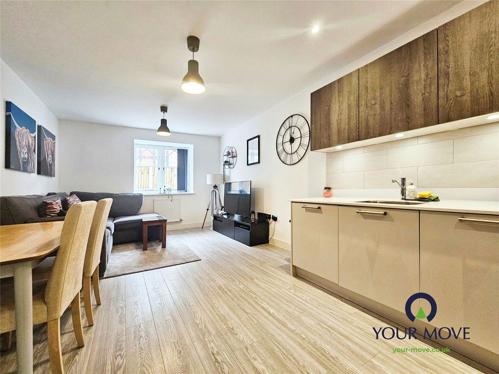 Property photo 3 of 11 Kitchen