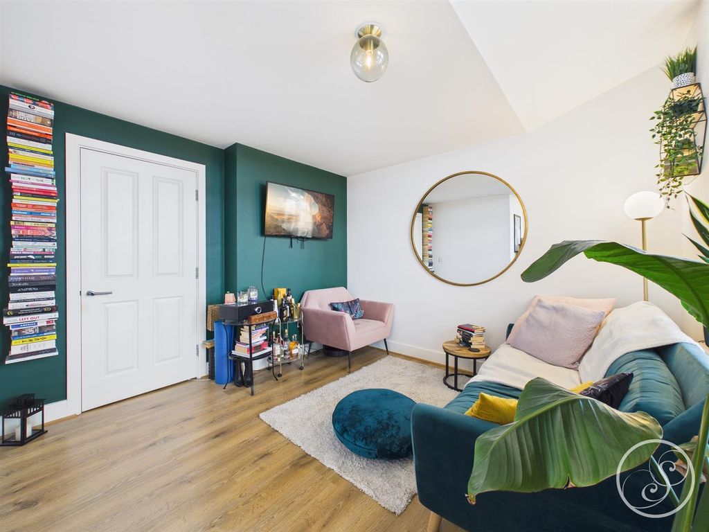 Property photo 2 of 14 Cam02071G0-Pr0867-Still015.Jpg