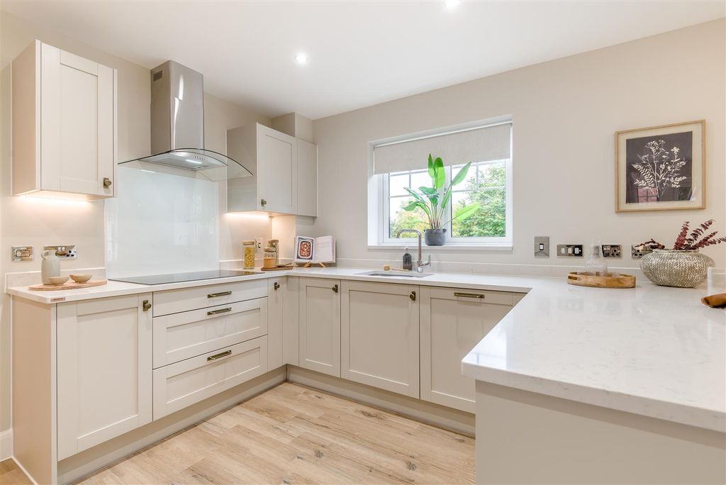 Property photo 3 of 16 8666907-Interior06.Jpg