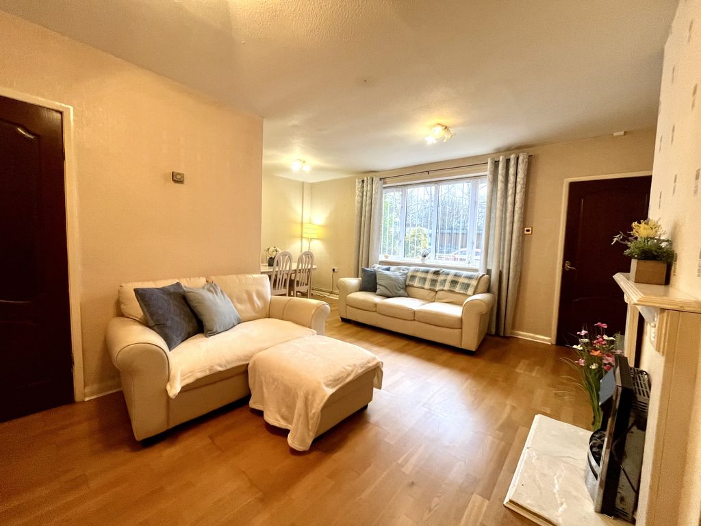 Property photo 3 of 14 Lounge