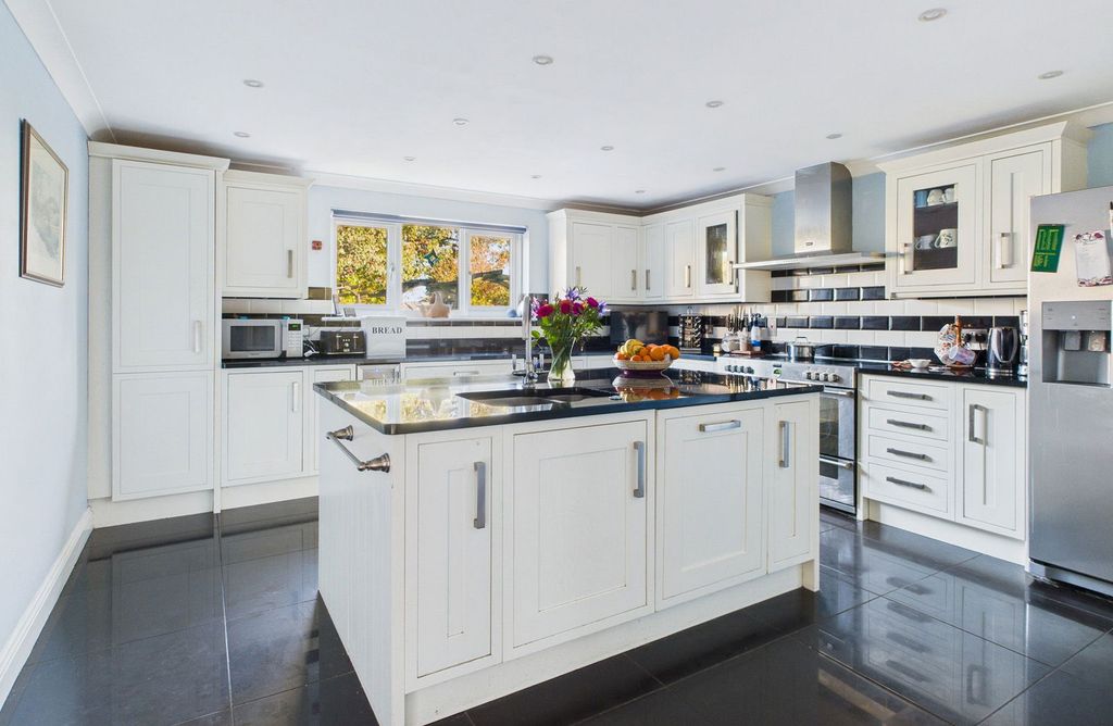 Property photo 3 of 23