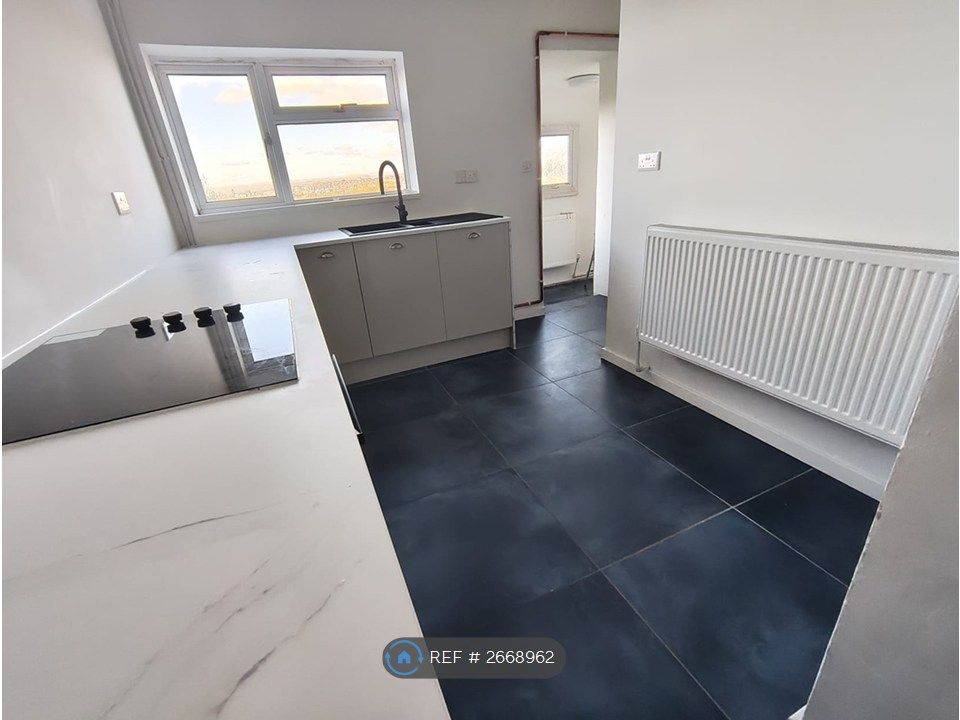 Property photo 3 of 13 Kitchen