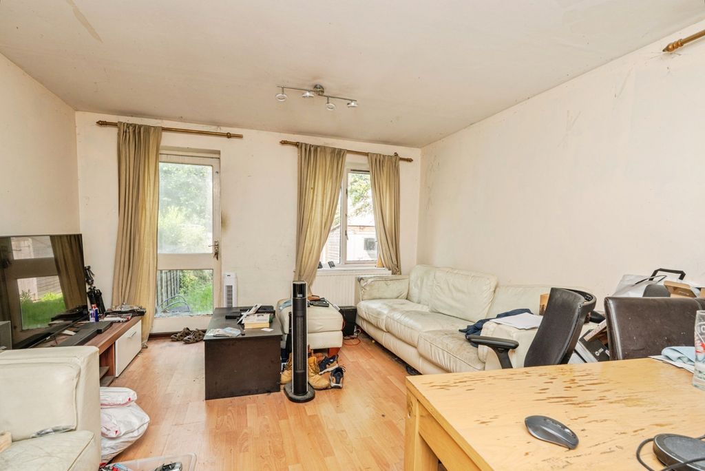 Property photo 3 of 9 Pbox-Img.Jpg