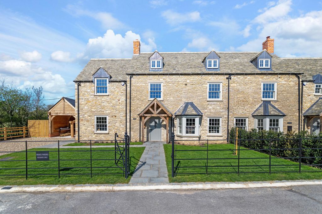 Property photo 1 of 32