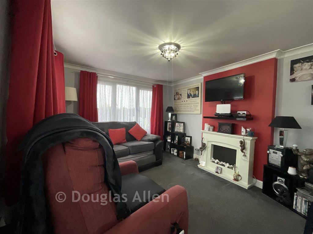 Property photo 1 of 8 Lounge