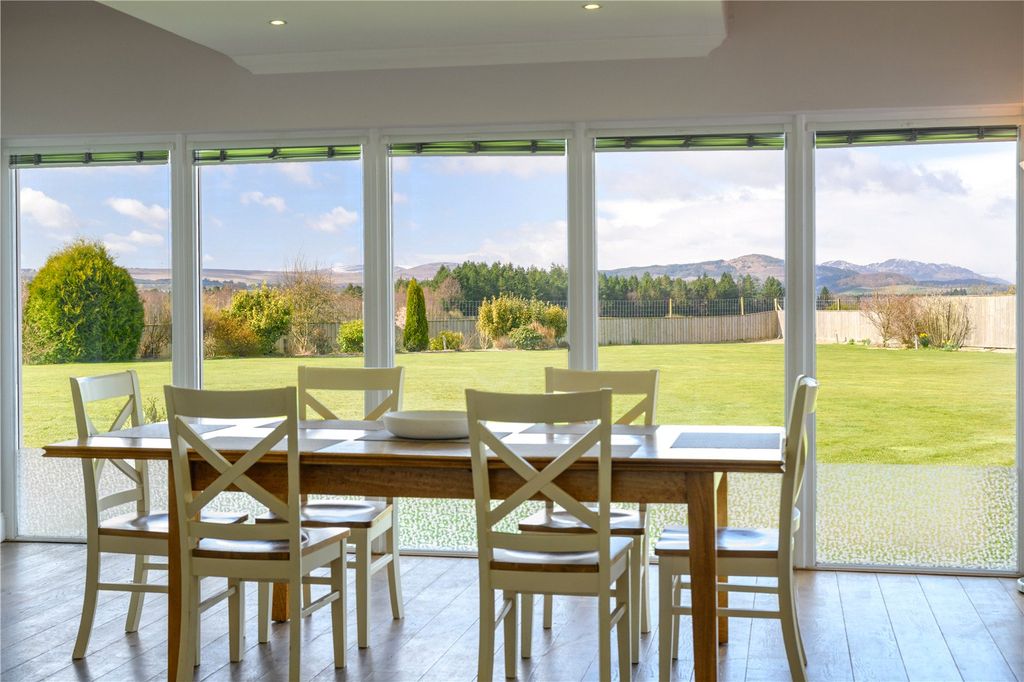 Property photo 2 of 46 Dining Area