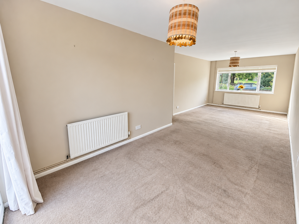 Property photo 3 of 17 Living Room