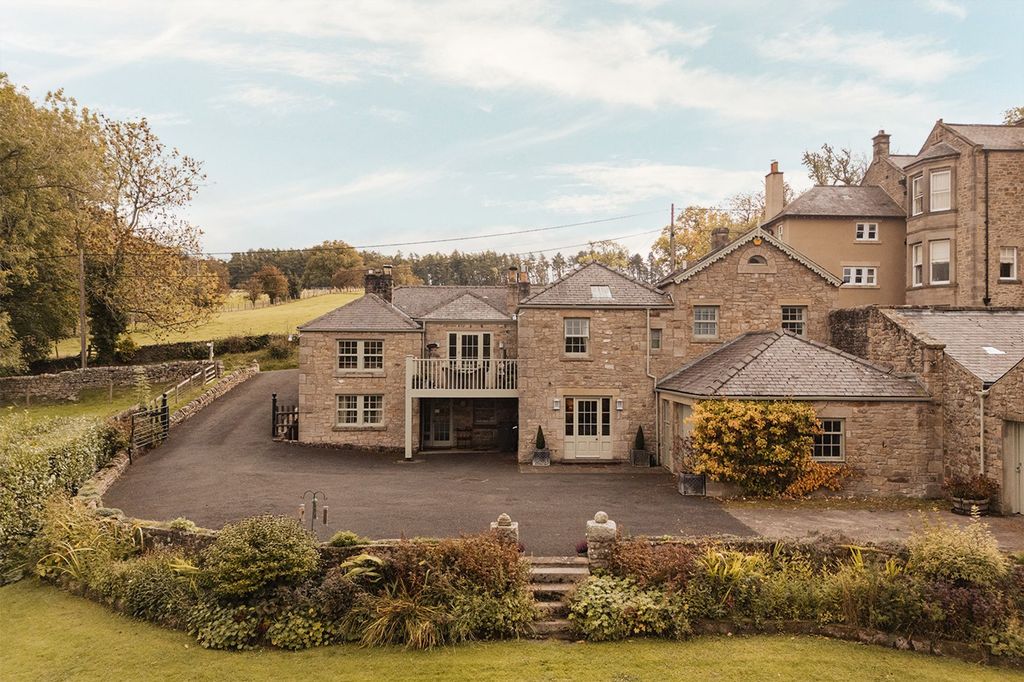 Property photo 1 of 35