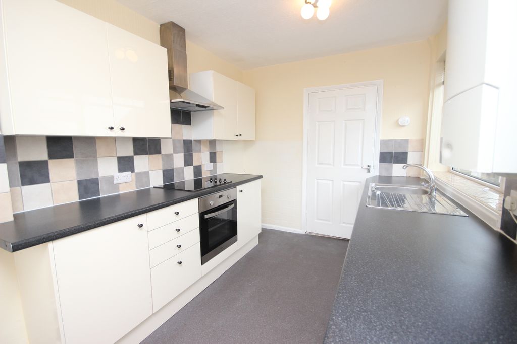 Property photo 3 of 10 Kitchen