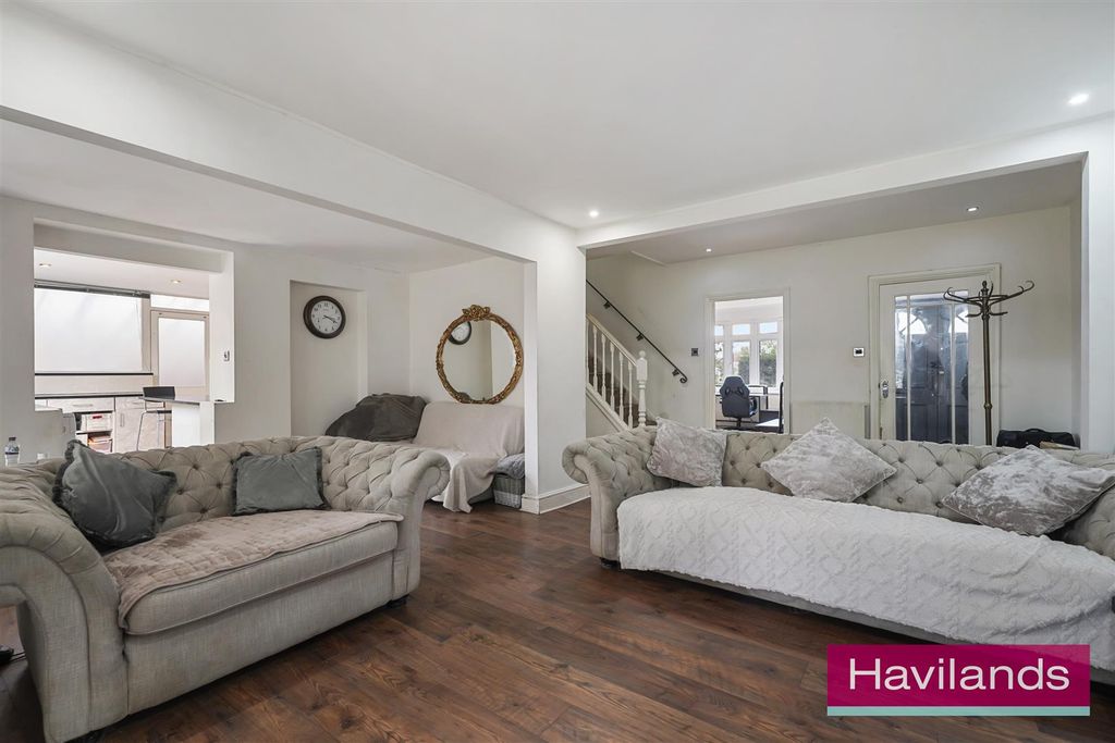 Property photo 3 of 21 Eversley Park Road-19.Jpg
