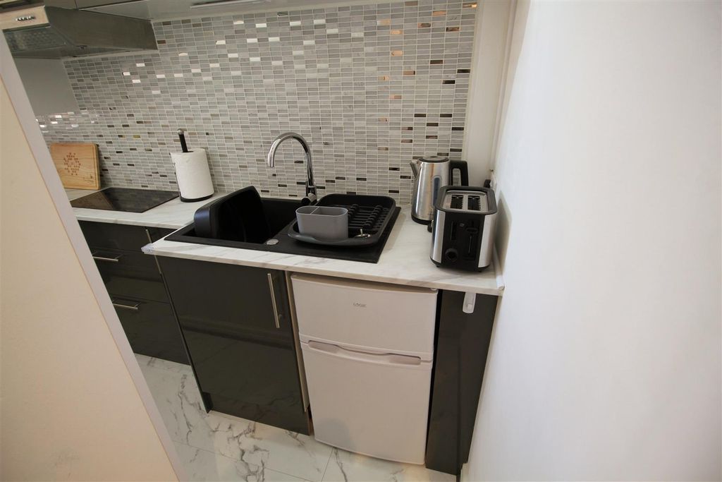 Property photo 2 of 6 Kitchen..Jpg