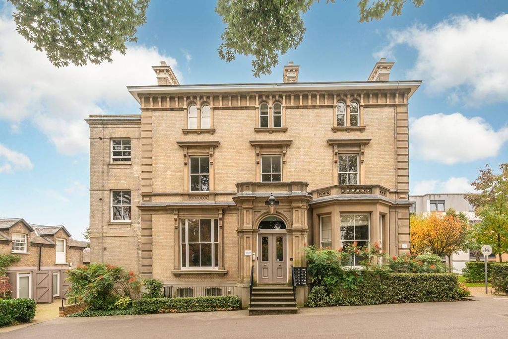 Property photo 1 of 12