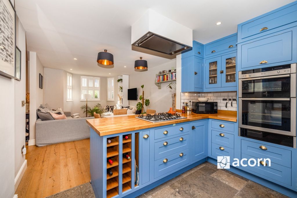 Property photo 1 of 18 Kitchen