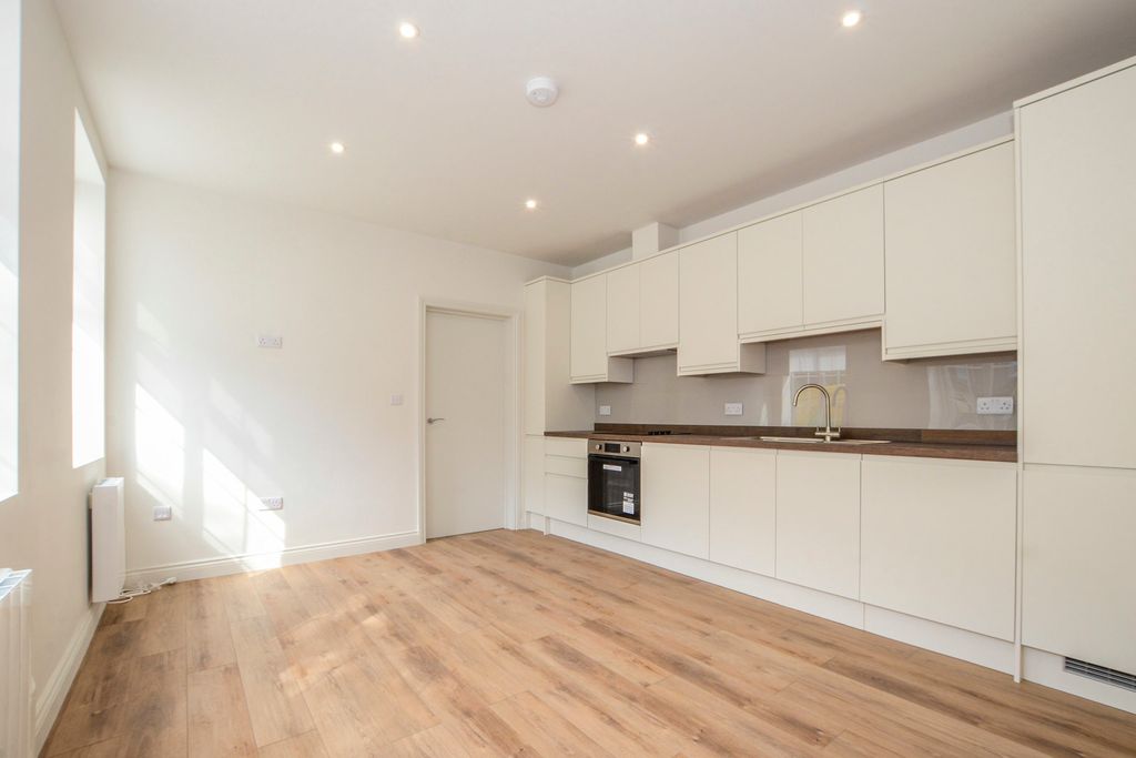 Property photo 3 of 11 Pbox-Img.Jpg