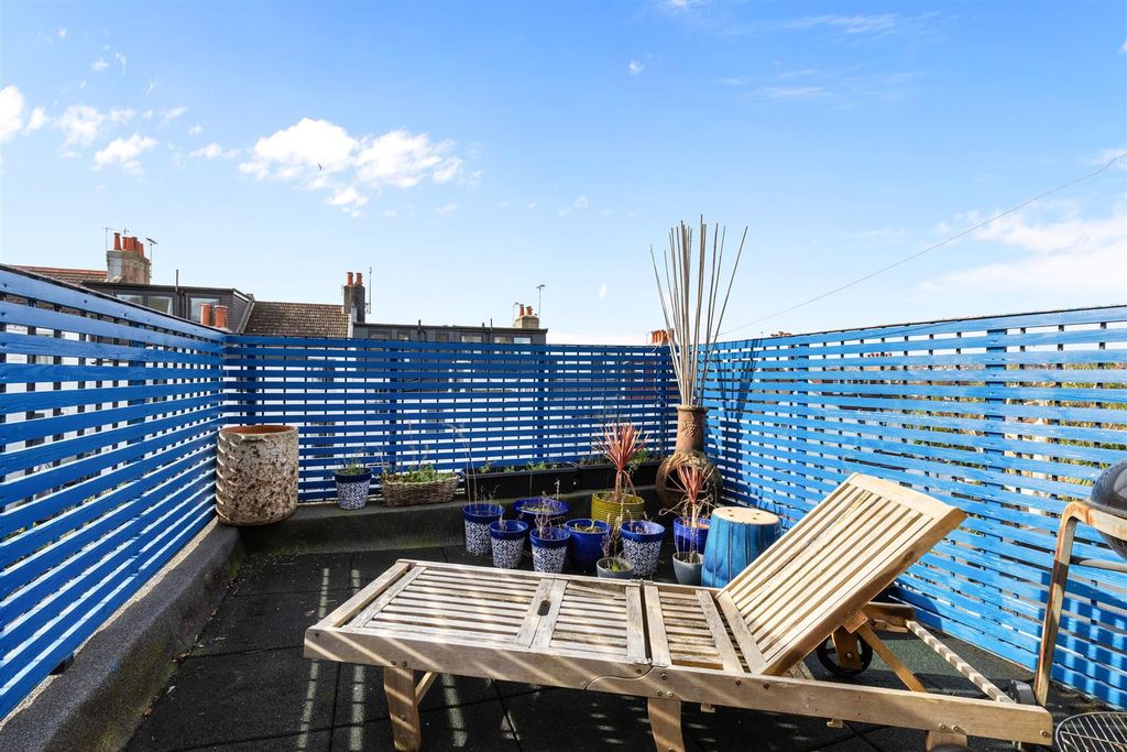 Property photo 3 of 10 Sandown Road-9.Jpg