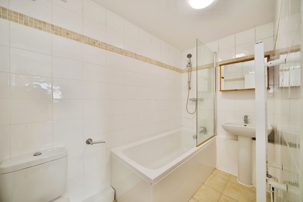 Property photo 3 of 13 Bathroom