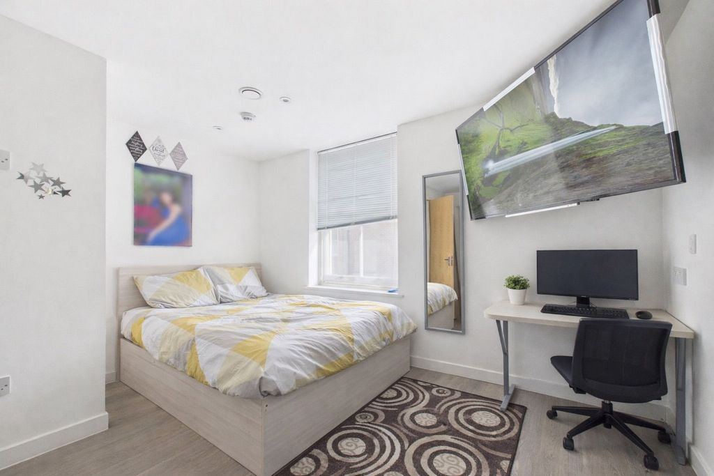 Property photo 3 of 6 Photo 9