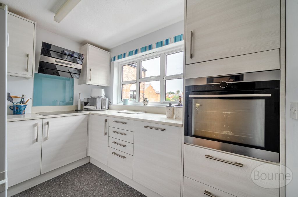 Property photo 2 of 13 5Fb0F1A9-Eee5-49B...