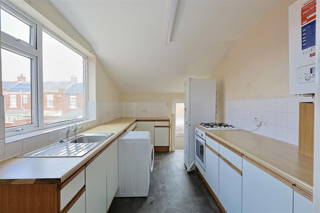 Property photo 3 of 11 2A70D9A2-5338-4B5D-A24E-54D471692123_1_201_A.Jpeg