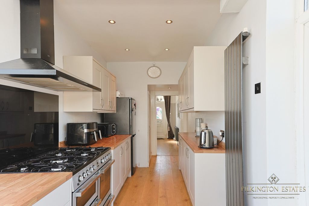 Property photo 3 of 15 4349324