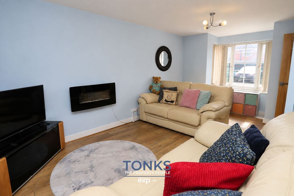 Property photo 2 of 12