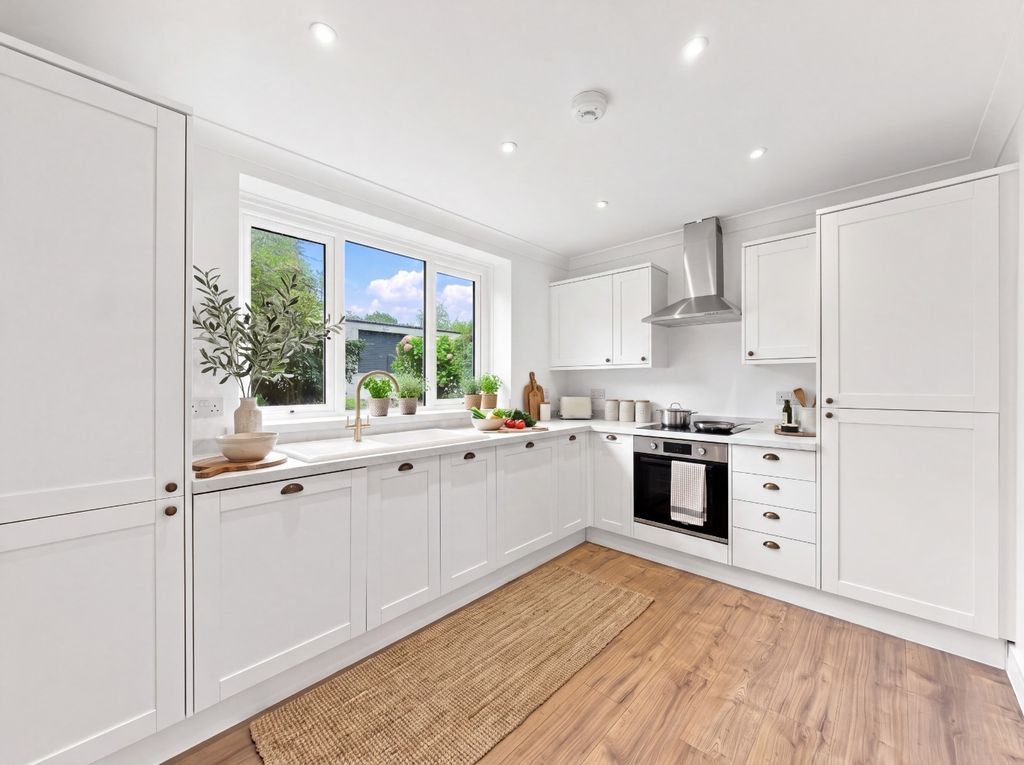 Property photo 2 of 18 5359393
