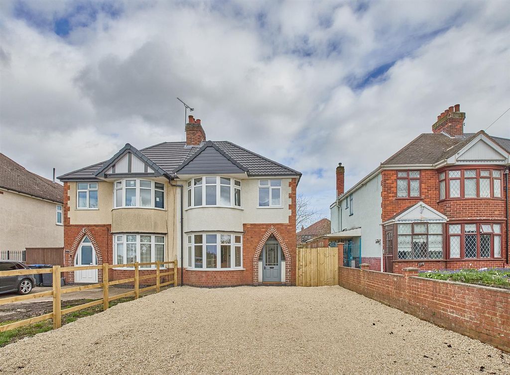 Property photo 1 of 16 Rugby Rd Burbage 8.Jpg