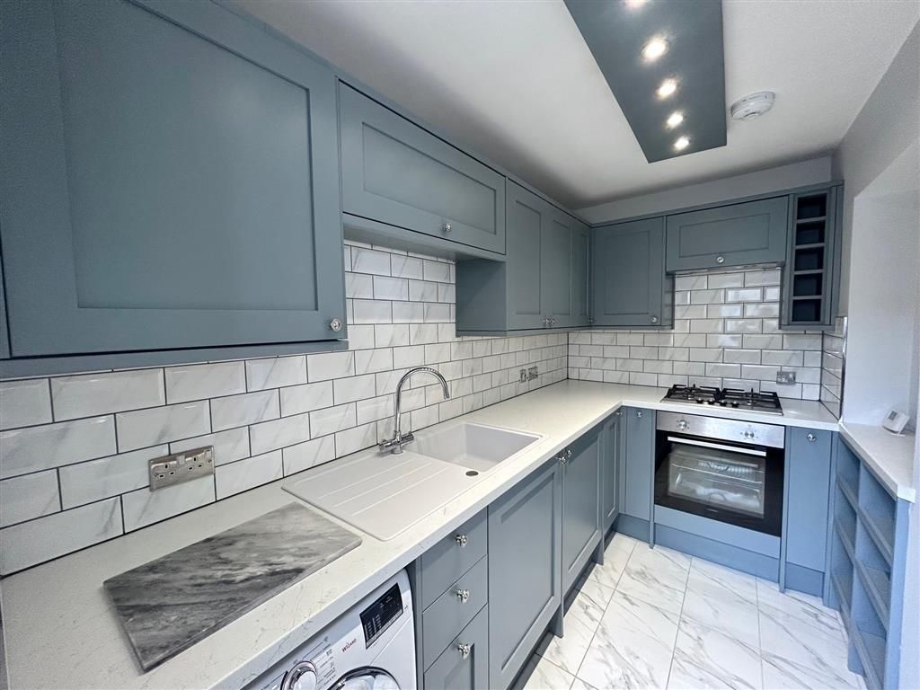 Property photo 2 of 11 Kitchen