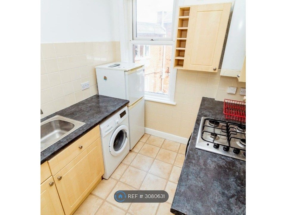 Property photo 3 of 9 Kitchen