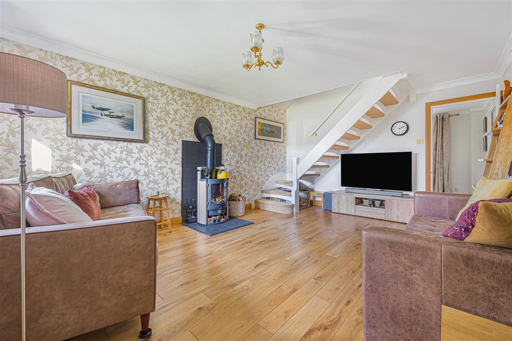 Property photo 2 of 17 Lounge