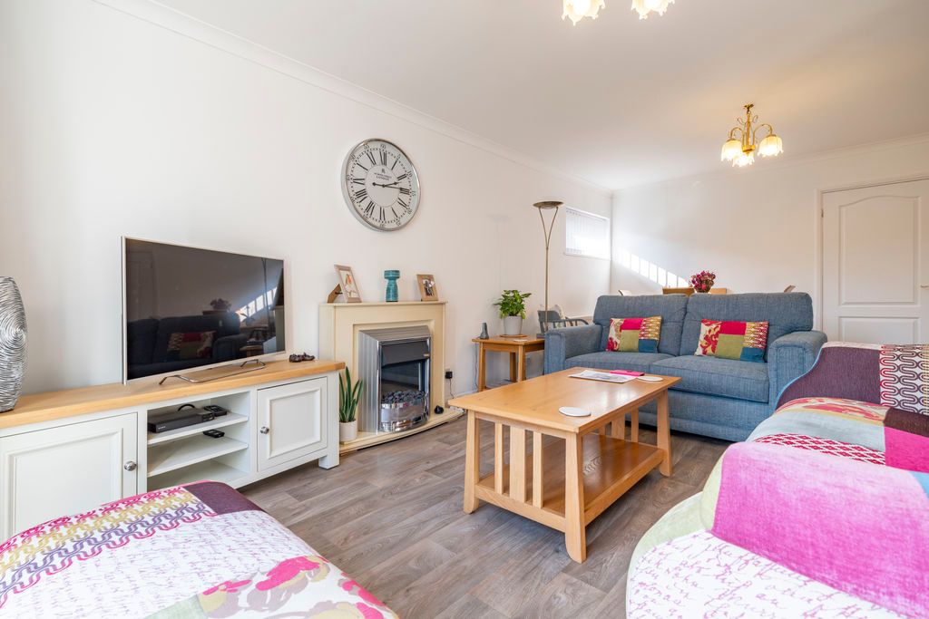 Property photo 3 of 22 Lounge/Diner