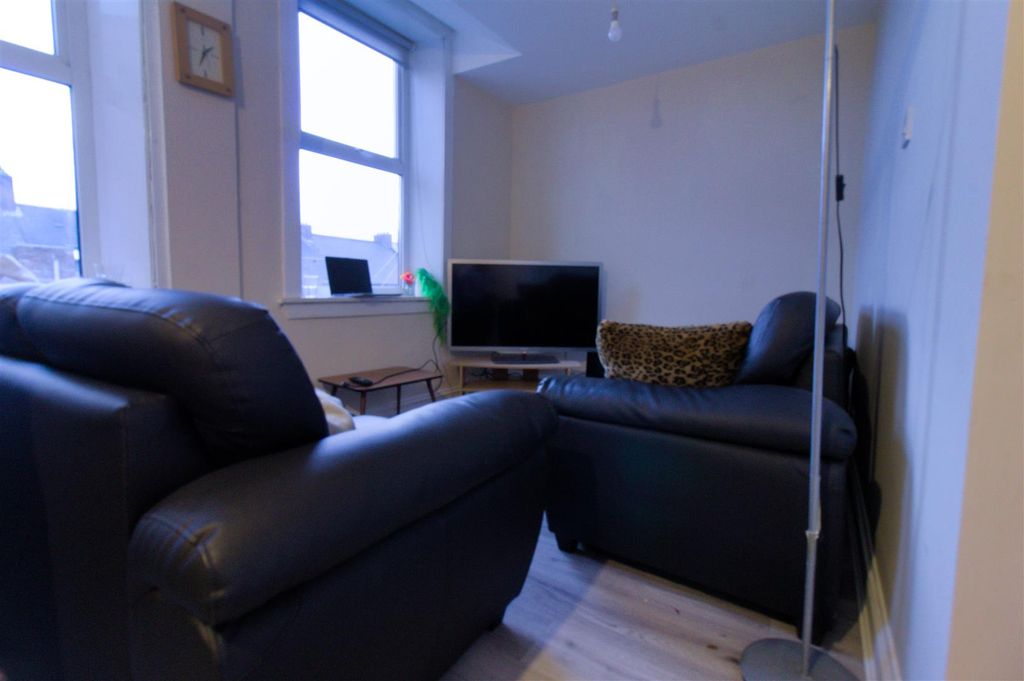 Property photo 2 of 11 184 Helmsley Road (8).Jpg