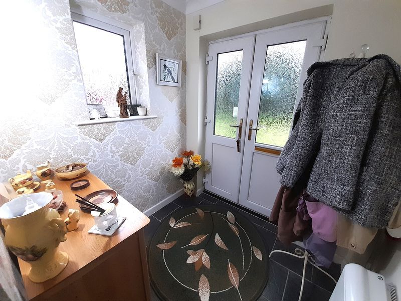 Property photo 3 of 16 Entrance Hall