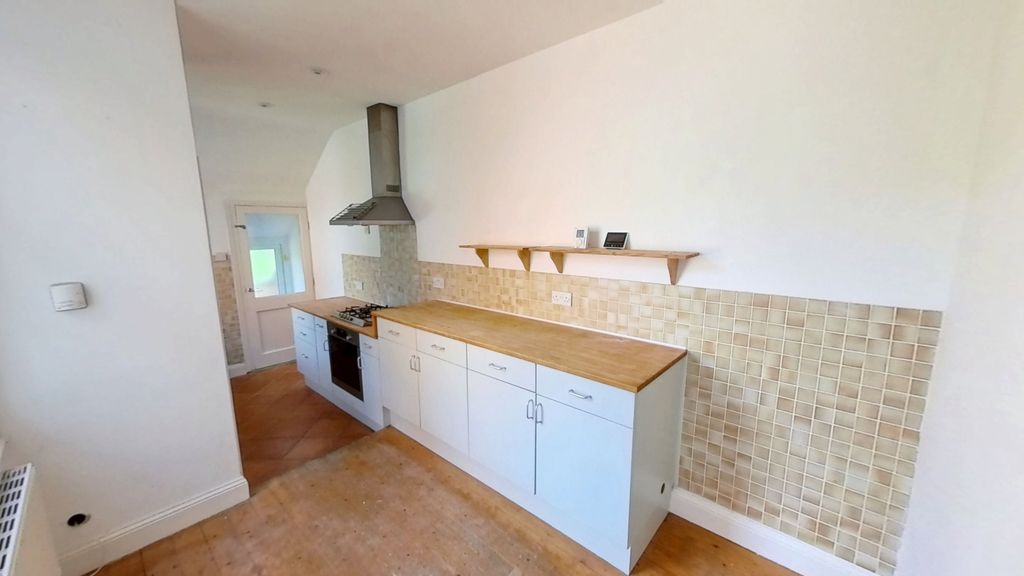 Property photo 2 of 9 Kitchen
