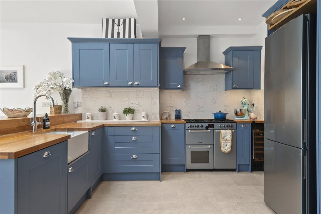 Property photo 2 of 17 Picture No. 11