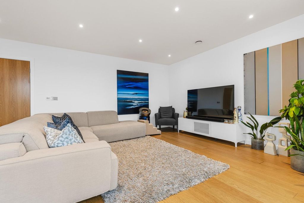 Property photo 3 of 12 Living Room